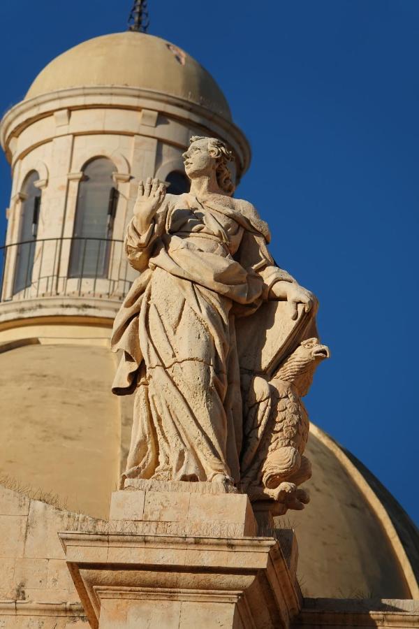 Vila Casa Bommegna Noto Exteriér fotografie